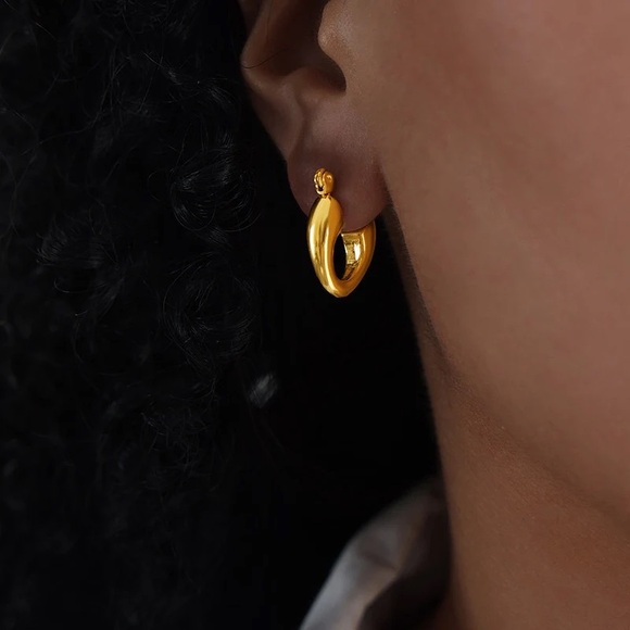 18K Gold Plated Mini Hoop Earrings*Oval Shape Hoops*Everyday Hoops* - Picture 3 of 4